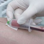Taking blood from a vein using a vacuum system
